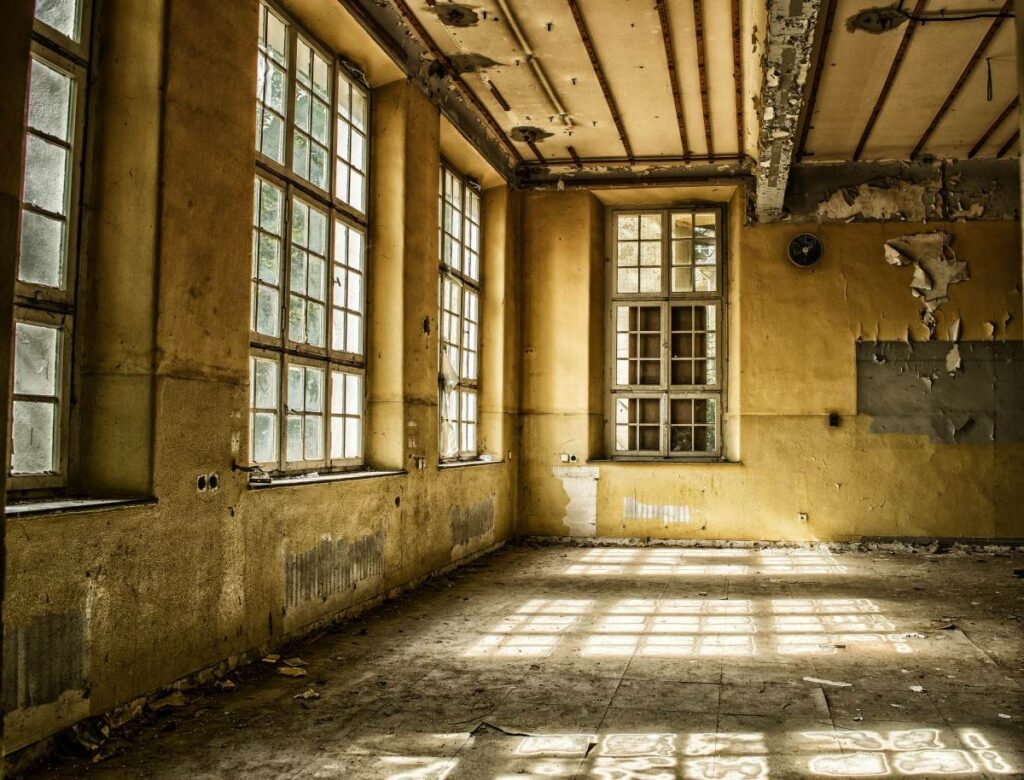 Comment récupérer un logement abandonné par mon locataire proche PETIT COURONNE 76